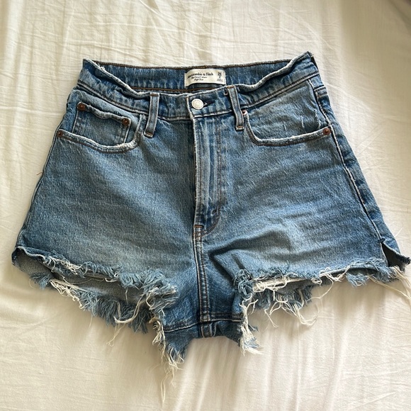 Abercrombie & Fitch The Cutoff Short High Rise size 26/2 - Picture 1 of 3